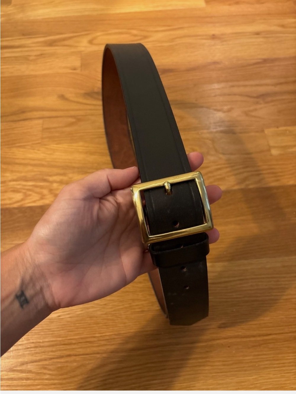 Jaypee black leather belt with gold buckle